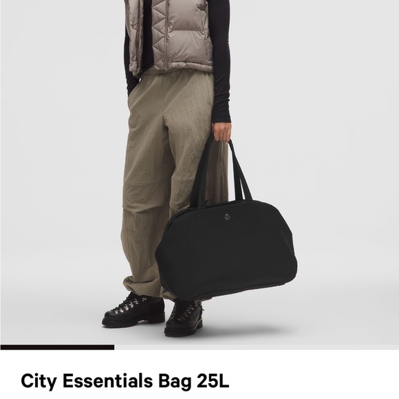 lululemon City Essentials Bag, Black. - Picture 2 of 10